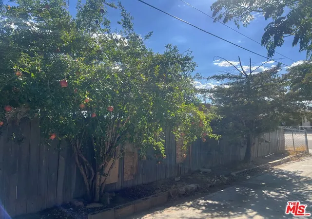 Photo 2 of Single family home for sale at 38902 E 9th Street, Palmdale, CA 93550 | MLS# 26860477 | Listing updated on 2026-09-14