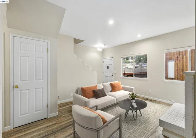 Listing Photo 5 - Condo for sale in building located at 3858 Maybelle Ave, Oakland, CA 94619