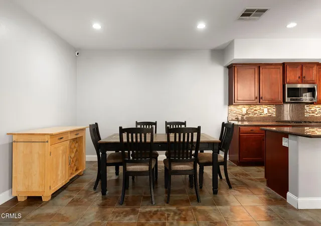 Photo 3 of Condo for sale at 2929 Rocky Mountain Dr, Oxnard, CA 93036 | MLS# P1-28050 | Listing updated on 2026-09-30