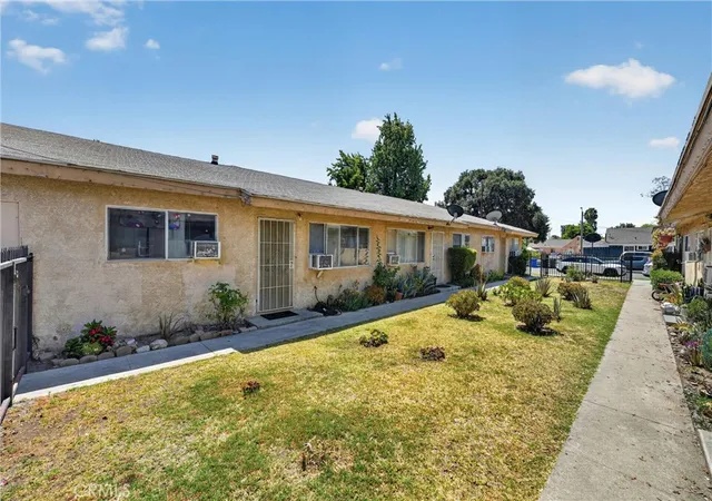 Listing Photo 5 - Condo for sale in building located at 805 E 8th St, Pomona, CA 91766