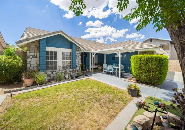Photo 3 of Single family home for sale at 37031 La Contempo, Palmdale, CA 93550 | MLS# SR26155381 | Listing updated on 2026-09-24