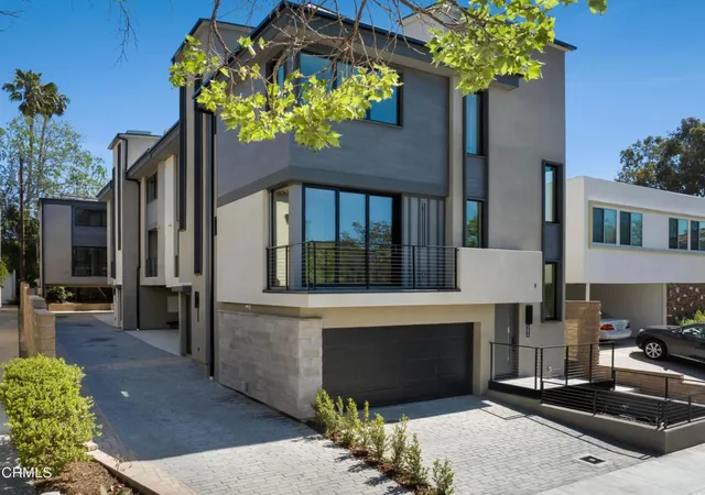 Photo 2 of Single family home for sale at 506 N 1/2 Sycamore Ave, Los Angeles, CA 90036 | MLS# P1-28064 | Listing updated on 2026-09-14