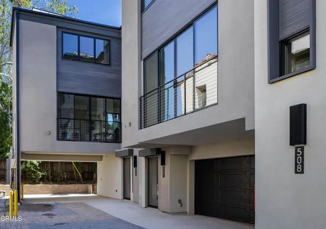 Photo 3 of Single family home for sale at 510 N Sycamore Ave, Los Angeles, CA 90036 | MLS# P1-28067 | Listing updated on 2026-09-14