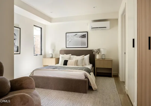 Photo 4 of Single family home for sale at 510 N Sycamore Ave, Los Angeles, CA 90036 | MLS# P1-28067 | Listing updated on 2026-09-14