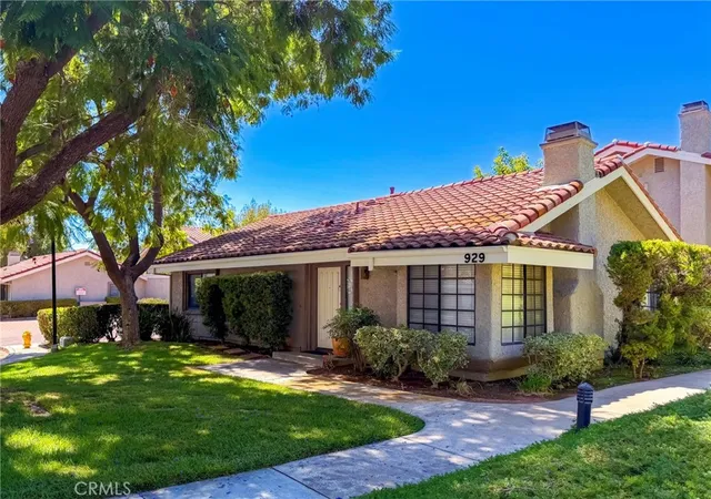 Photo 1 of Townhouse for sale at 929 Thistlegate, Oak Park, CA 91377 | MLS# PV26105610 | Listing updated on 2026-09-14