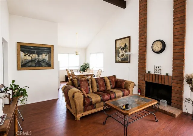 Photo 4 of Townhouse for sale at 929 Thistlegate, Oak Park, CA 91377 | MLS# PV26105610 | Listing updated on 2026-09-14