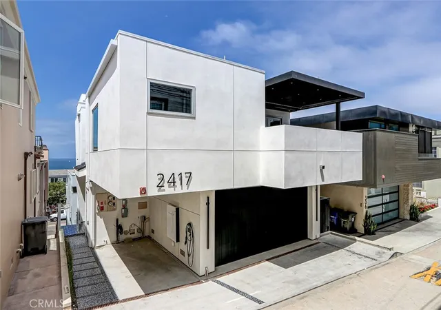 Townhouse for sale at 2417 Crest, Manhattan Beach, CA 90266 | MLS# SB26149476