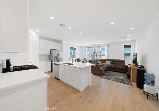 Photo 3 of Single family home for sale at 458 Berrybush, Hemet, CA 92543 | MLS# SW26157091 | Listing updated on 2026-09-15