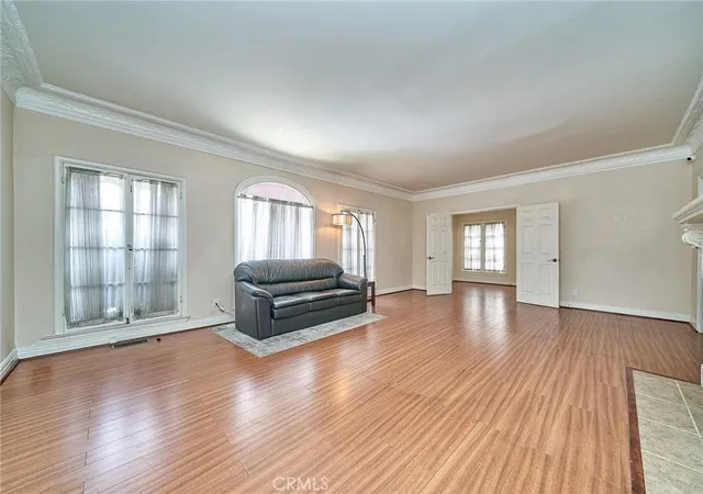 Photo 3 of Multi family home for sale at 727 Crenshaw, Los Angeles, CA 90005 | MLS# SB26157342 | Listing updated on 2026-09-15