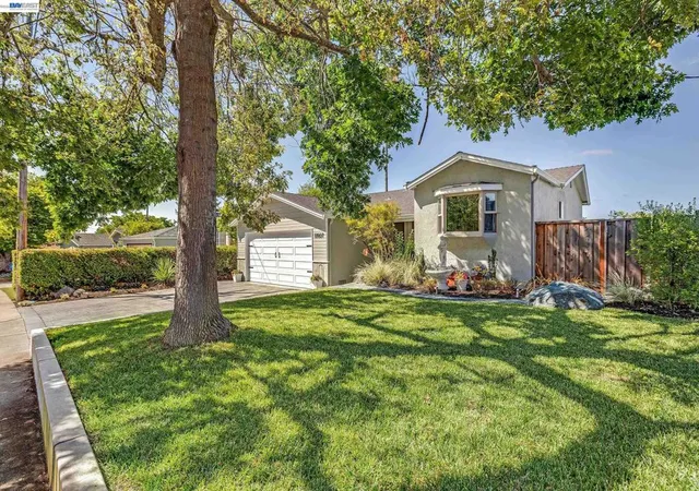 Photo 2 of Single family home for sale at 33027 Palmetto Dr, Union City, CA 94587 | MLS# 41142168 | Listing updated on 2026-09-15