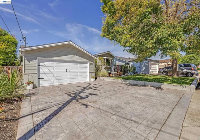 Photo 3 of Single family home for sale at 33027 Palmetto Dr, Union City, CA 94587 | MLS# 41142168 | Listing updated on 2026-09-15