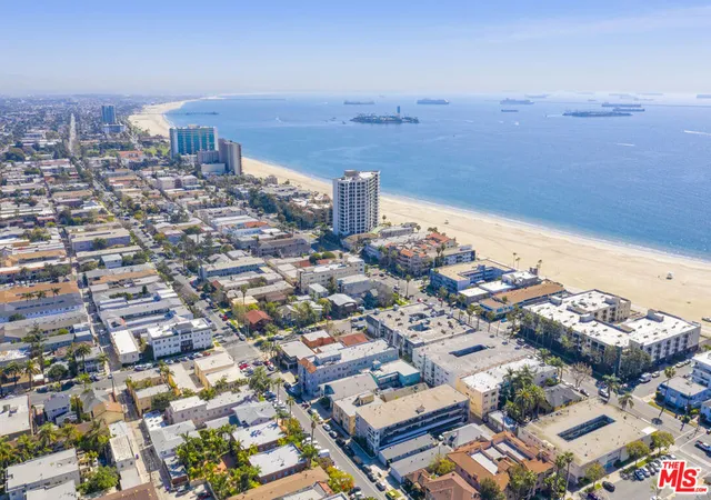 Listing Photo 5 - Condo for sale in building located at 1152 E 1st St, Long Beach, CA 90802