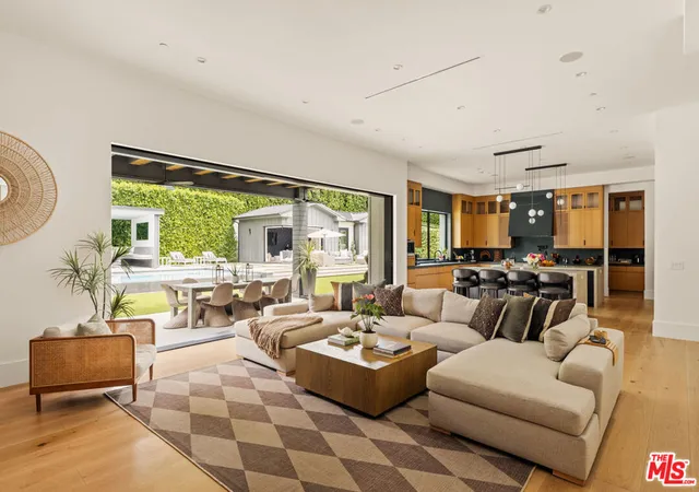 Photo 1 of Mansion for sale at 15321 Kingswood Ln, Sherman Oaks, CA 91403 | MLS# 26861983 | Listing updated on 2026-09-15
