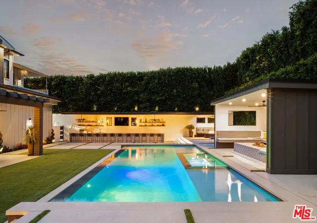 Photo 2 of Mansion for sale at 15321 Kingswood Ln, Sherman Oaks, CA 91403 | MLS# 26861983 | Listing updated on 2026-09-15