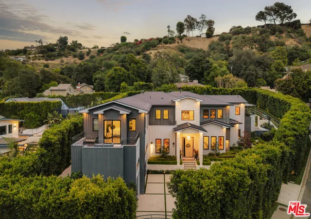 Photo 3 of Single family home for sale at 15321 Kingswood Ln, Sherman Oaks, CA 91403 | MLS# 26861983 | Listing updated on 2026-09-15