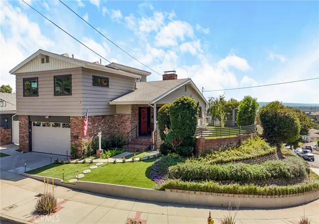 Photo 3 of Single family home for sale at 7982 Sangamon Ave, Sun Valley, CA 91352 | MLS# BB26157809 | Listing updated on 2026-09-15