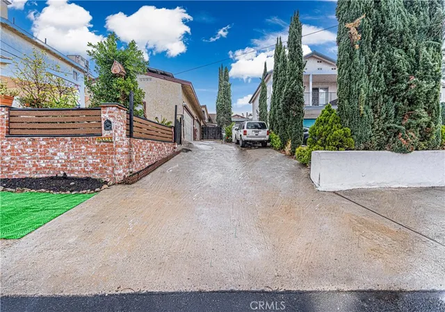 Photo 1 of Single family home for sale at 10334 Tujunga Cyn, Tujunga, CA 91042 | MLS# DW26158147 | Listing updated on 2026-09-27