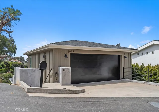 Photo 3 of Single family home for sale at 802 Summit, Laguna Beach, CA 92651 | MLS# LG26158143 | Listing updated on 2026-09-15