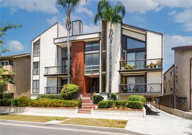 Photo 3 of Condo for sale at 14159 Riverside Dr #103, Sherman Oaks, CA 91423 | MLS# SR26154347 | Listing updated on 2026-09-20