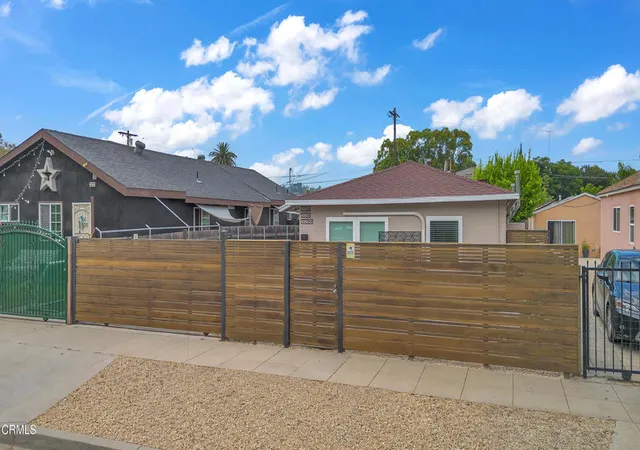 Listing Photo 2 - Condo for sale in building located at 3136 3138 Casitas Ave, Los Angeles, CA 90039