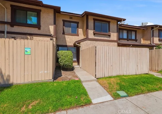 Photo 3 of Sale Pending at 8601 Sunland #5, Sun Valley, CA 91352 | MLS# IG26153681 | Listing updated on 2026-09-15