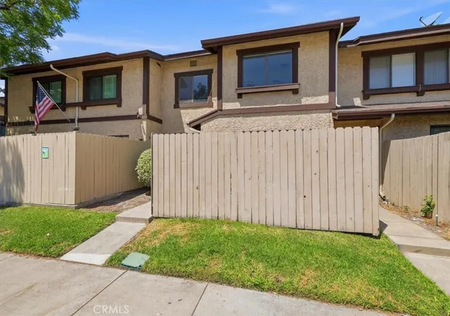 Photo 4 of Sale Pending at 8601 Sunland #5, Sun Valley, CA 91352 | MLS# IG26153681 | Listing updated on 2026-09-15