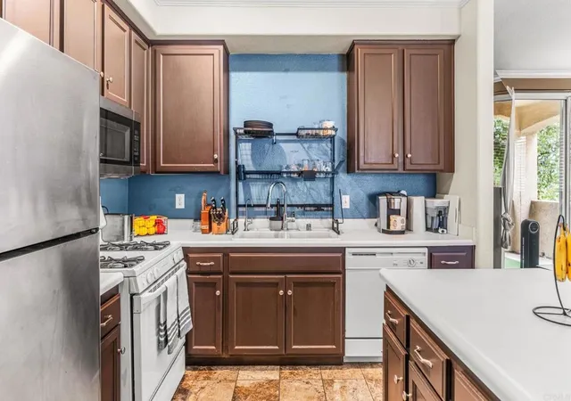 Listing Photo 4 - Condo for sale in building located at 3267 Dehesa Rd, El Cajon, CA 92019 - Unit #67