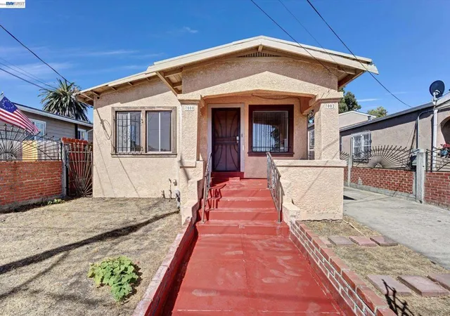 Photo 3 of Single family home for sale at 7000 Weld, Oakland, CA 94621 | MLS# 41142447 | Listing updated on 2026-09-15