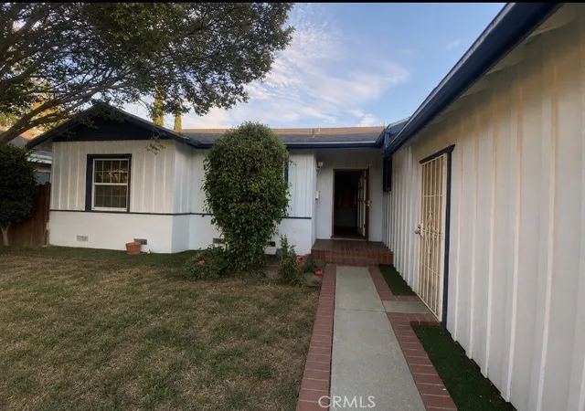 Photo 2 of Single family home for sale at 18932 Wyandotte St, Reseda, CA 91335 | MLS# SR26159274 | Listing updated on 2026-09-14