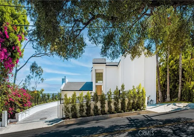 Photo 3 of Mansion for sale at 3566 Beverly Glen, Sherman Oaks, CA 91423 | MLS# OC26160209 | Listing updated on 2026-09-14