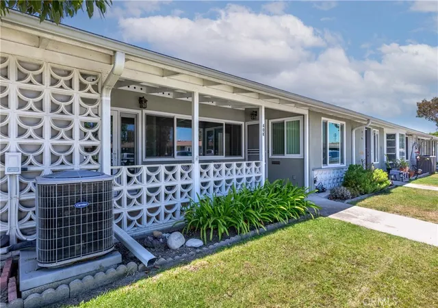 Photo 2 of Sale Pending at 1642 Merion #40K, Seal Beach, CA 90740 | MLS# PW26160284 | Listing updated on 2026-09-15