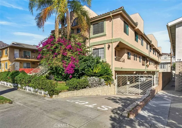 Photo 2 of Townhouse for sale at 722 E Orange Grv Ave #D, Burbank, CA 91501 | MLS# GD26158919 | Listing updated on 2026-10-03