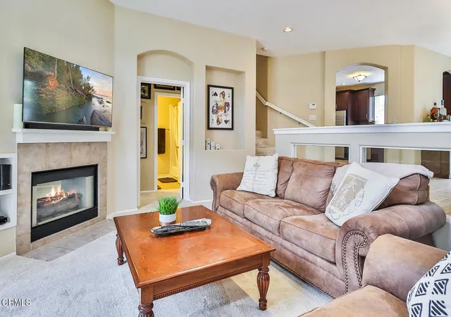 Photo 3 of Townhouse for sale at 343 Avenida De Royale, Thousand Oaks, CA 91362 | MLS# V1-37781 | Listing updated on 2026-09-14