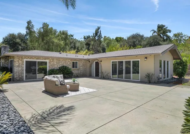 Photo 3 of Single family home for sale at 3131 Summit Dr, Escondido, CA 92025 | MLS# PTP2605590 | Listing updated on 2026-09-15