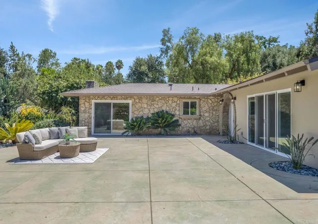 Photo 4 of Single family home for sale at 3131 Summit Dr, Escondido, CA 92025 | MLS# PTP2605590 | Listing updated on 2026-09-15