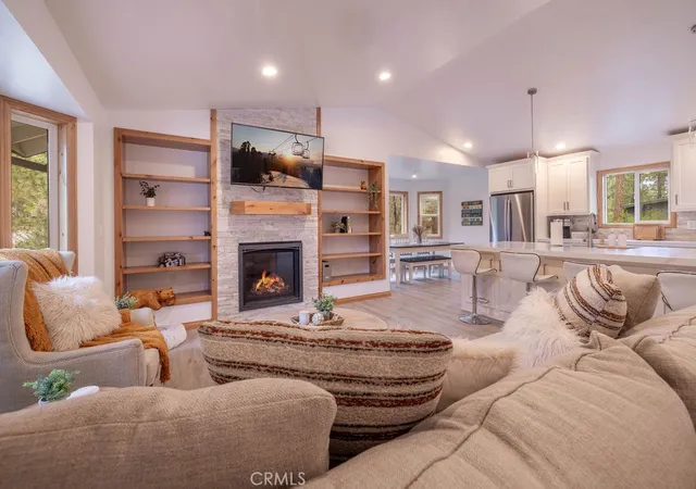 Photo 2 of Single family home for sale at 352 Feldstrasse, Big Bear Lake, CA 92315 | MLS# IG26161273 | Listing updated on 2026-09-22