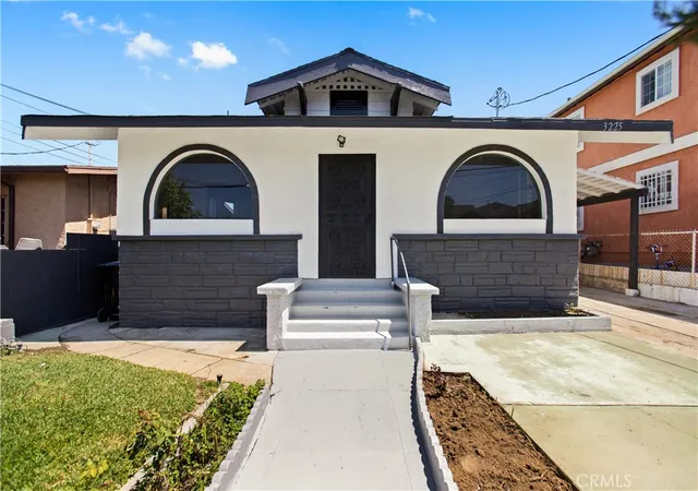 Photo 3 of Sale Pending at 3225 Winter, Los Angeles, CA 90063 | MLS# DW26161983 | Listing updated on 2026-09-15