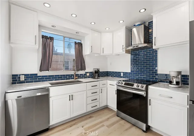 Photo 3 of Condo for sale at 527 Cedar Ave #2E, Long Beach, CA 90802 | MLS# SB26162555 | Listing updated on 2026-09-14