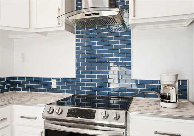 Listing Photo 4 - Condo for sale in building located at 527 Cedar Ave, Long Beach, CA 90802 - Unit #2E