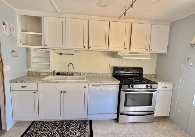 Photo 3 of Manufactured home for sale at 14 Lazy B Dr, Palm Desert, CA 92260 | MLS# 219150709DA | Listing updated on 2026-09-14
