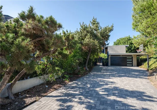 Photo 2 of Single family home for sale at 14001 Summit, Whittier, CA 90602 | MLS# PW26162717 | Listing updated on 2026-09-27