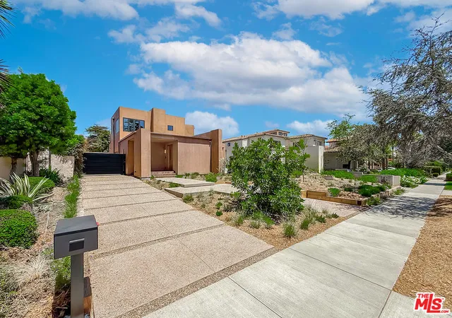 Photo 3 of Single family home for sale at 421 19th Street, Santa Monica, CA 90402 | MLS# 26864327 | Listing updated on 2026-09-14