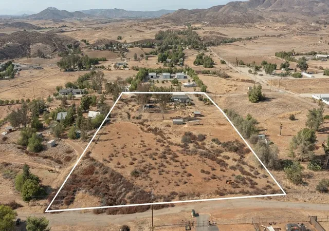 Photo 4 of Manufactured home for sale at 33900 Andy, Winchester, CA 92596 | MLS# SW26162445 | Listing updated on 2026-09-15