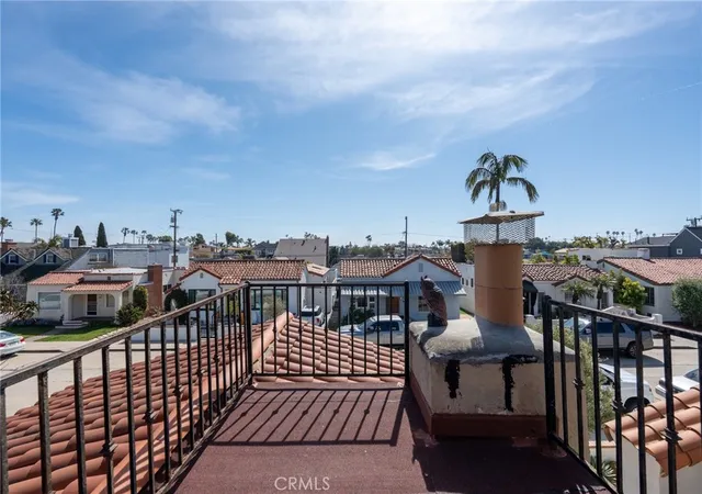 Photo 3 of Single family home for sale at 135 Siena Dr, Long Beach, CA 90803 | MLS# PV26139257 | Listing updated on 2026-09-15