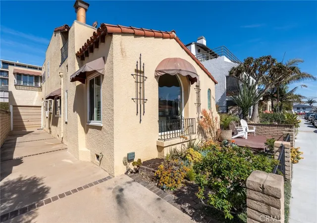 Photo 3 of Single family home for sale at 135 Siena Dr, Long Beach, CA 90803 | MLS# PV26139257 | Listing updated on 2026-09-15