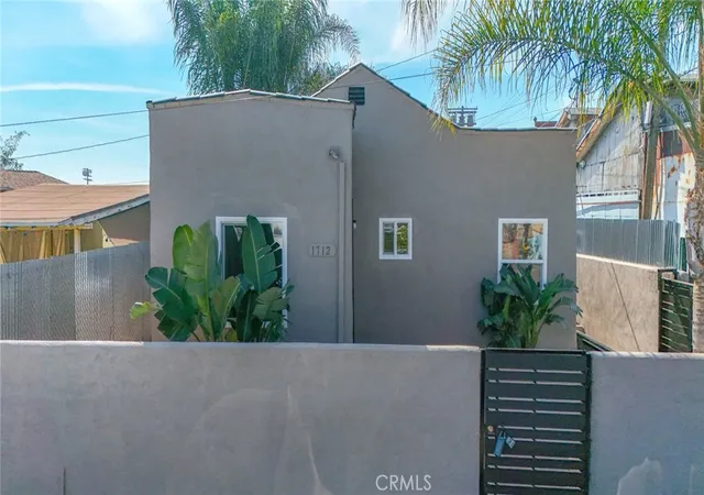 Photo 4 of Sale Pending at 1712 East 57th, Los Angeles, CA 90058 | MLS# DW26163321 | Listing updated on 2026-09-14