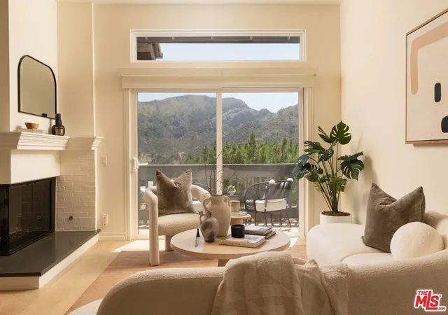 Photo 3 of Townhouse for sale at 1692 Michael Ln, Pacific Palisades, CA 90272 | MLS# 26861213 | Listing updated on 2026-09-16