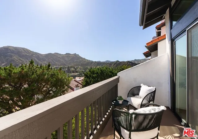 Photo 3 of Townhouse for sale at 1692 Michael Ln, Pacific Palisades, CA 90272 | MLS# 26861213 | Listing updated on 2026-09-16