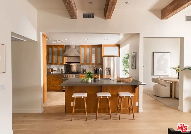 Photo 4 of Townhouse for sale at 1692 Michael Ln, Pacific Palisades, CA 90272 | MLS# 26861213 | Listing updated on 2026-09-16