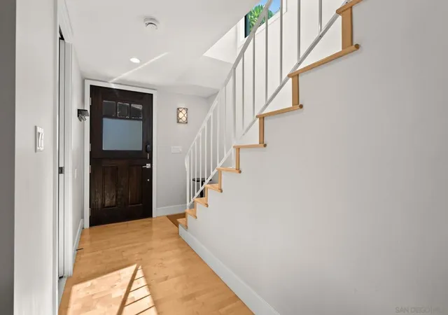 Listing Photo 4 - Condo for sale in building located at 909 Olive Ave, Coronado, CA 92118